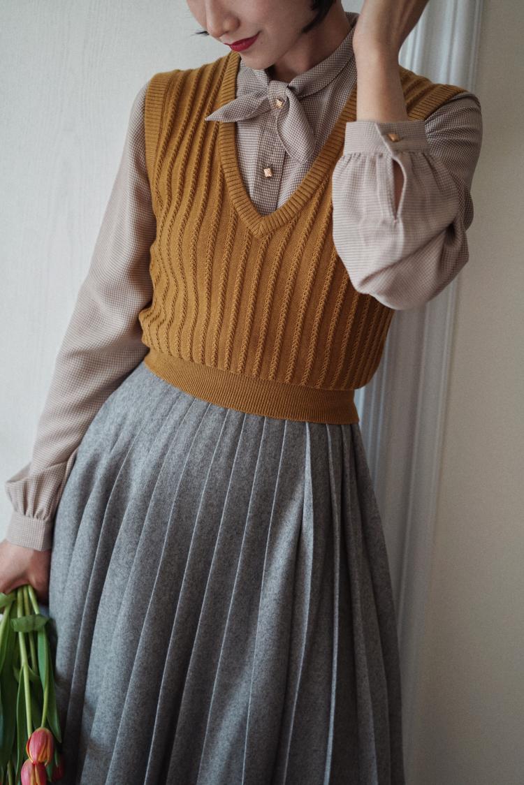 retro pleated skirt