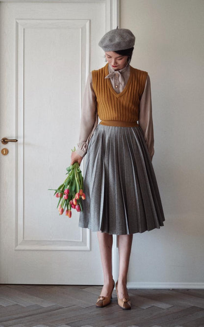 retro pleated skirt