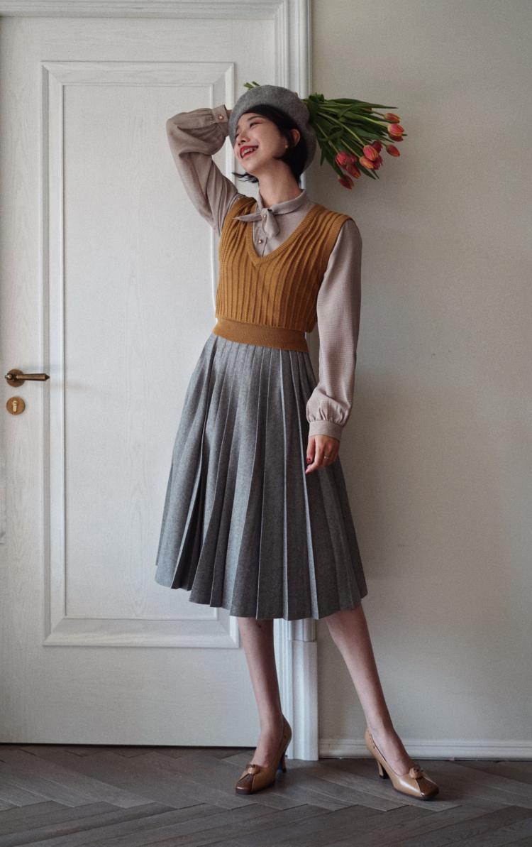 retro pleated skirt