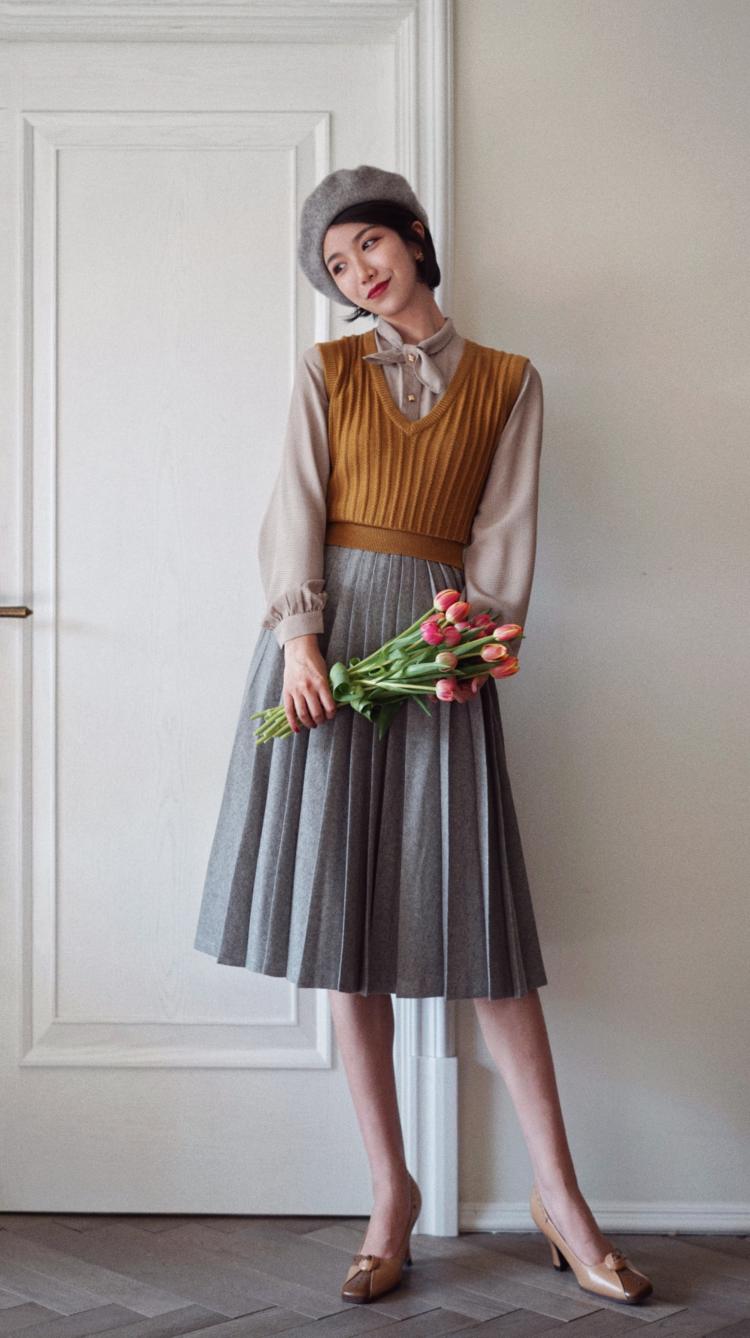 retro pleated skirt