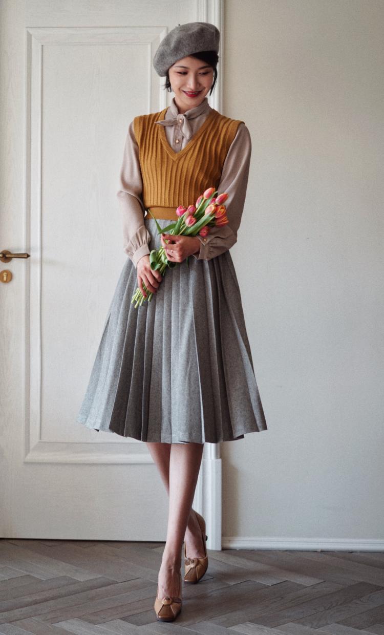 retro pleated skirt