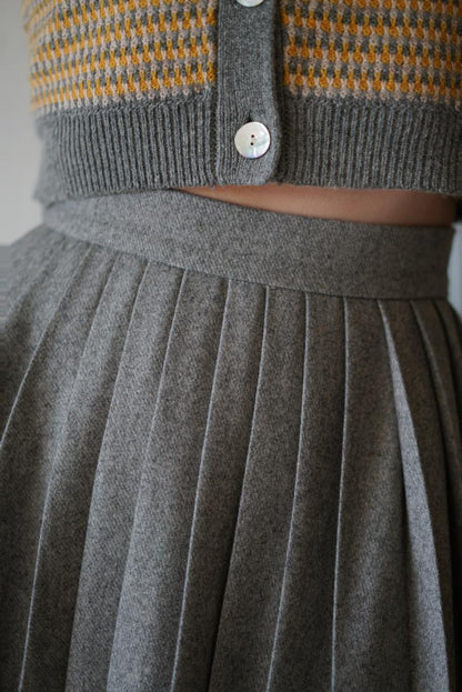 retro pleated skirt