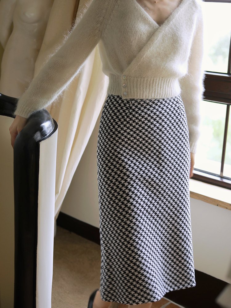 Houndstooth tweed straight skirt