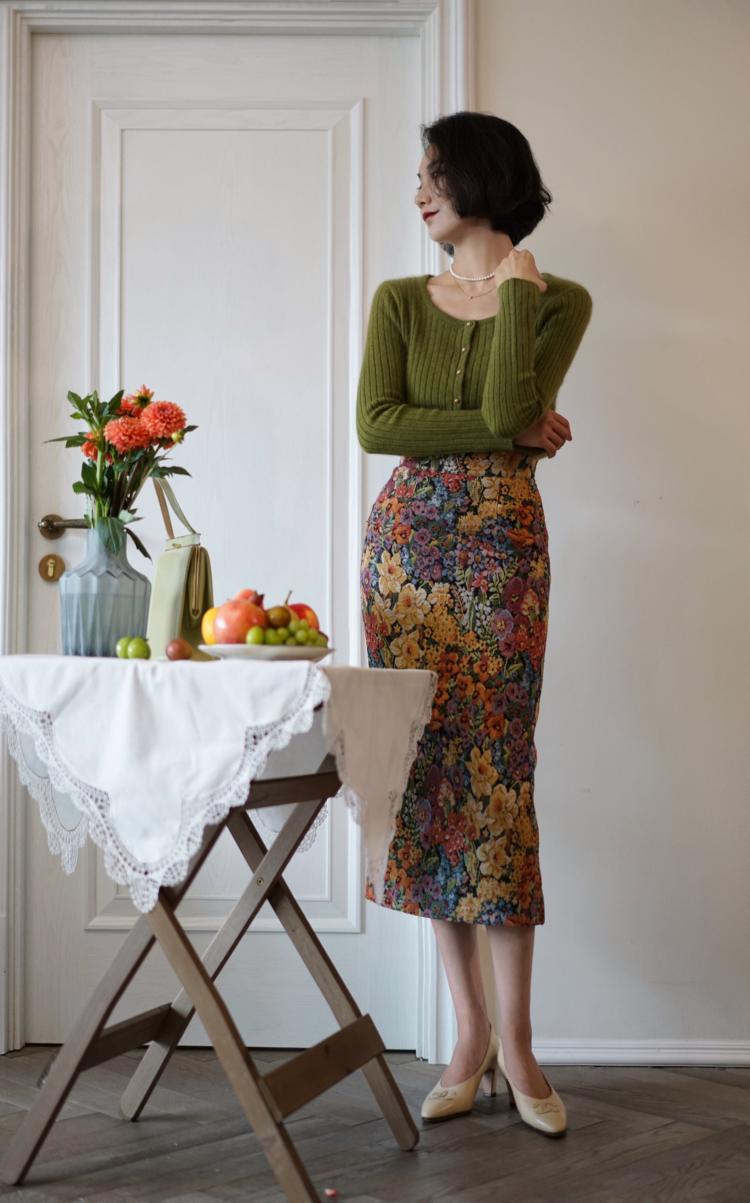 oil painting pencil skirt