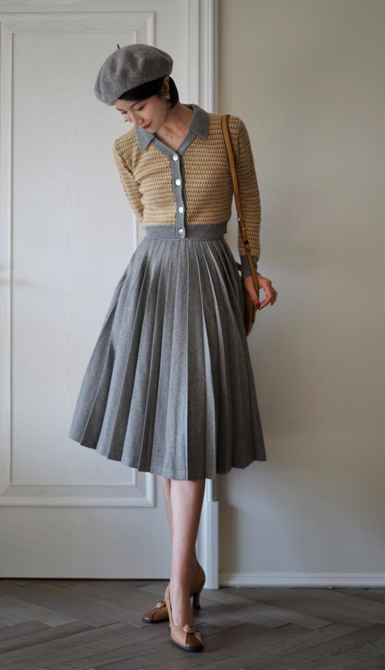 retro pleated skirt