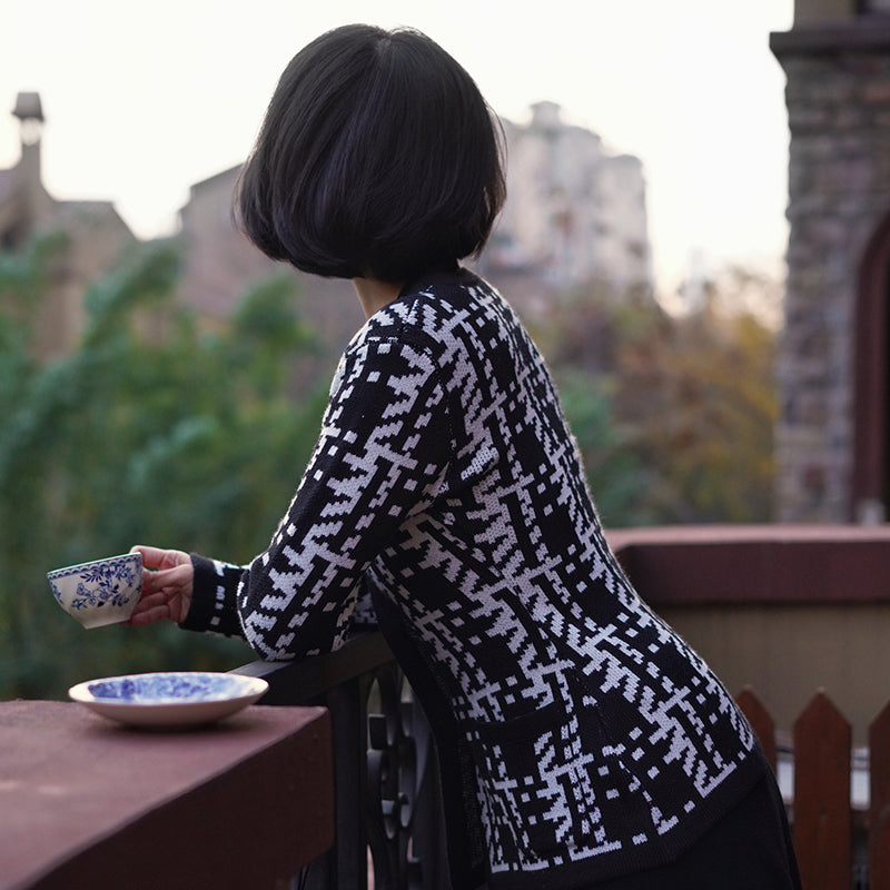 black and white geometric pattern knit jacket