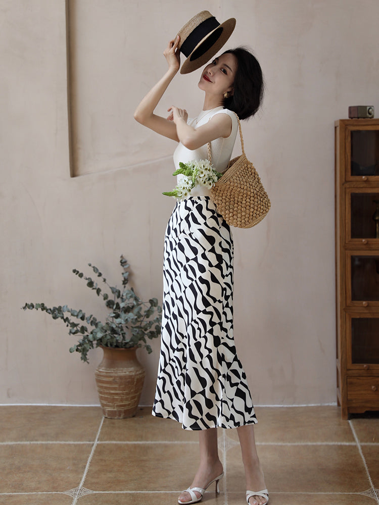 Geometric Pattern Classical Skirt