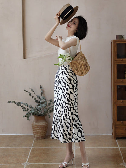 Geometric Pattern Classical Skirt