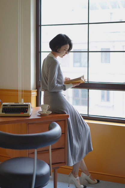 Gray knit half skirt