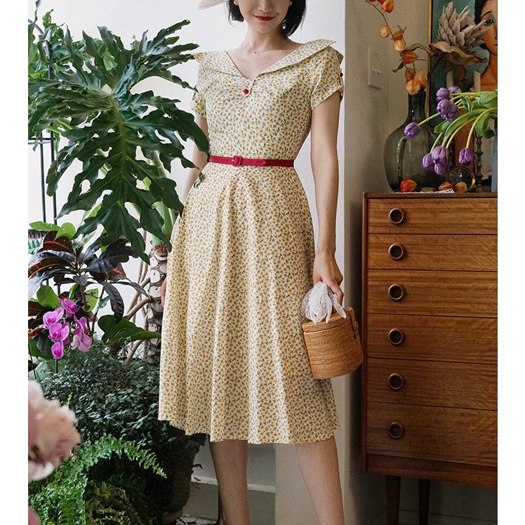 Western-style floral vintage dress