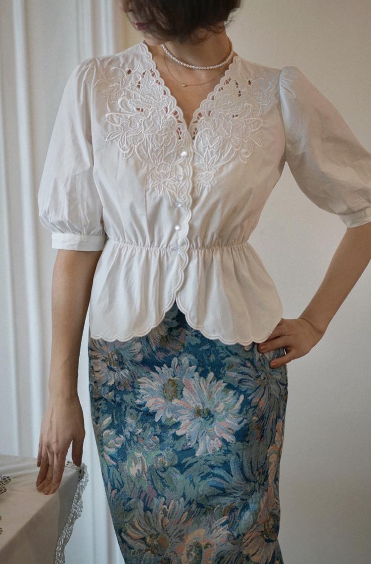 Floral embroidery white vintage blouse