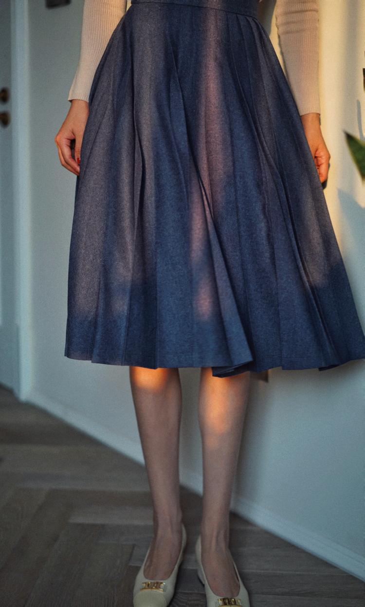 retro pleated skirt