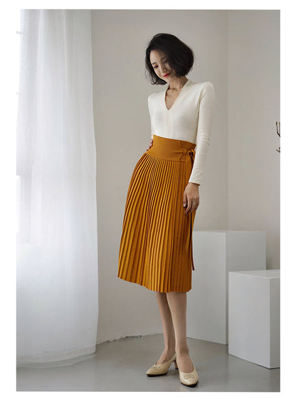 lady elegant pleated skirt