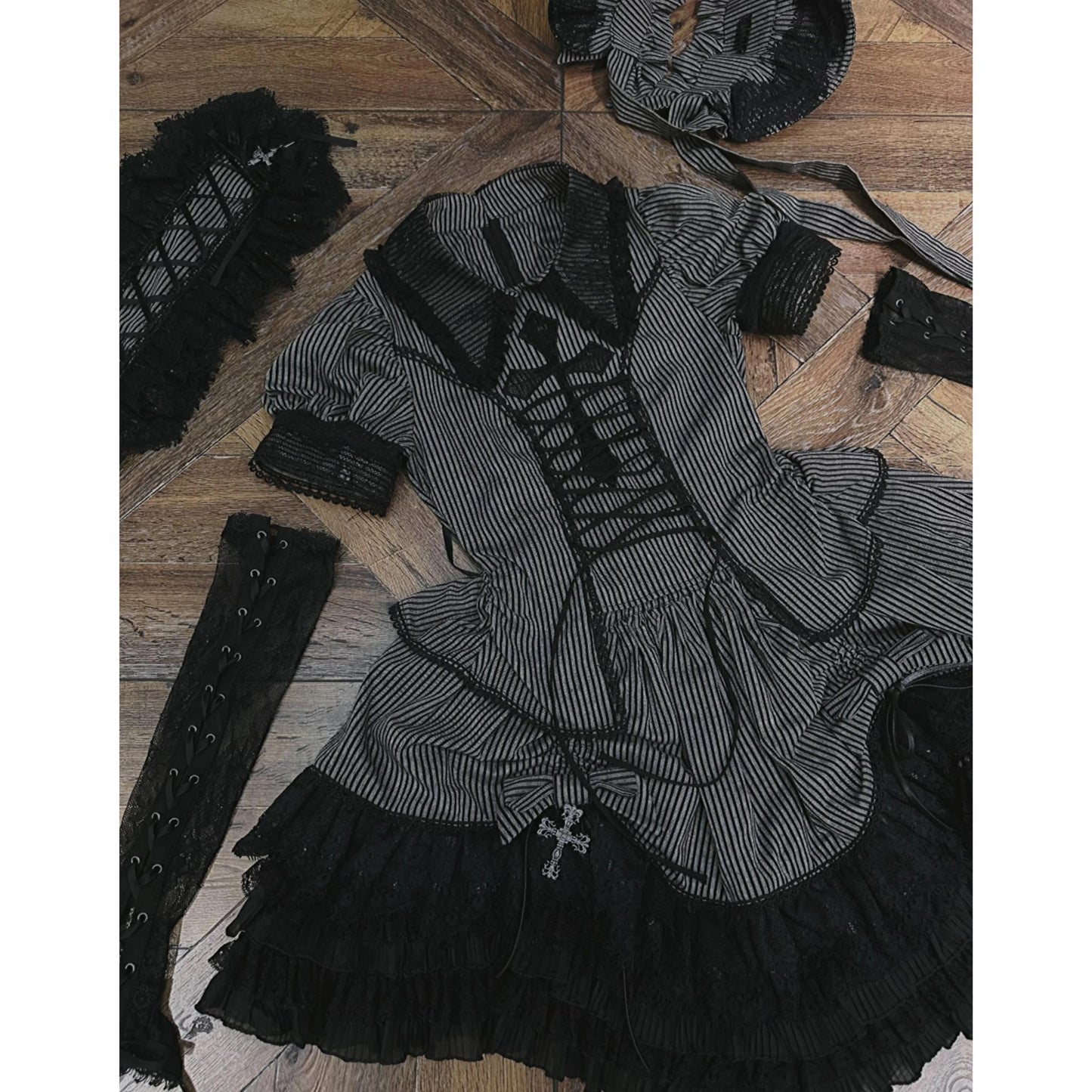 Susin Lolita - Striped Cross - Gothic Coordinated Lolita Set, Adjustable Blouse & Skirt