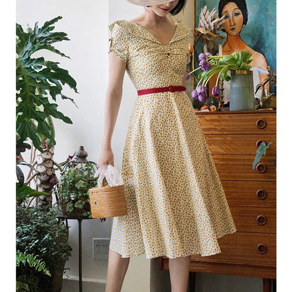 Western-style floral vintage dress