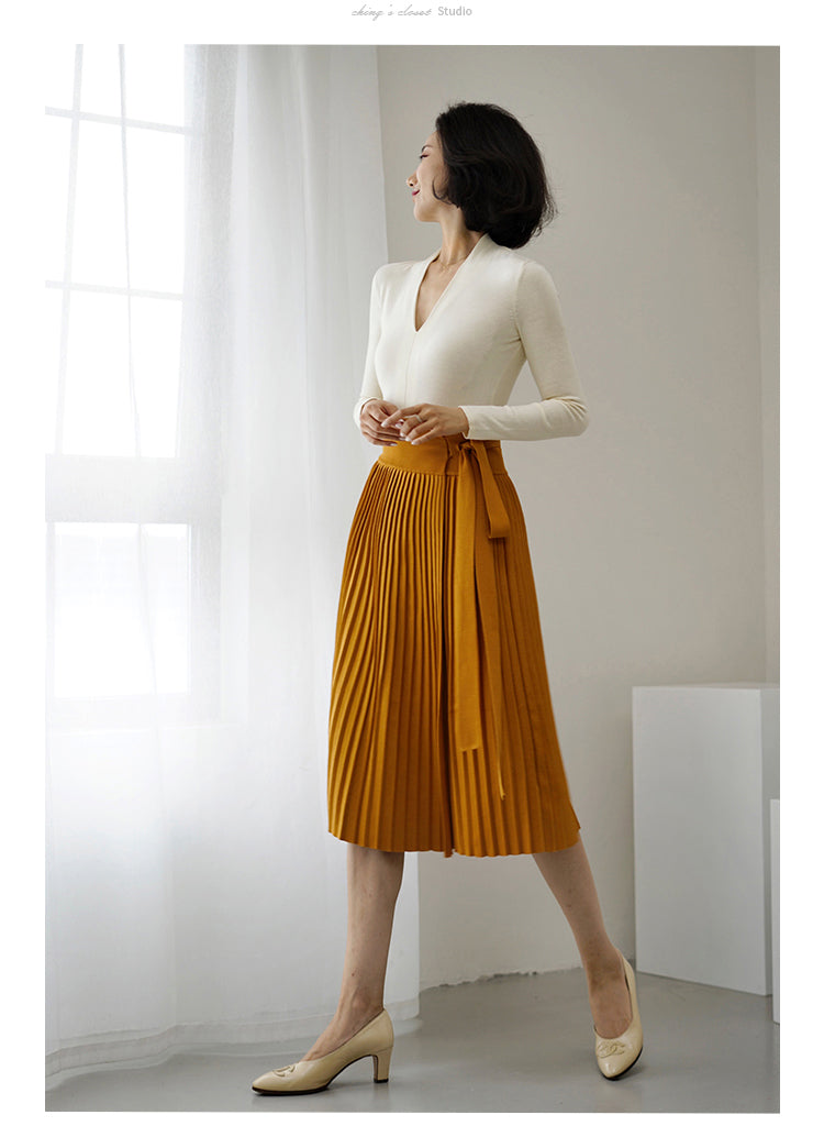 lady elegant pleated skirt