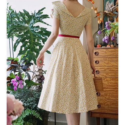 Western-style floral vintage dress