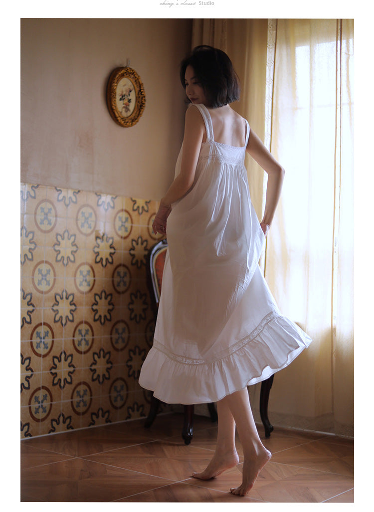 Lady vintage nightwear