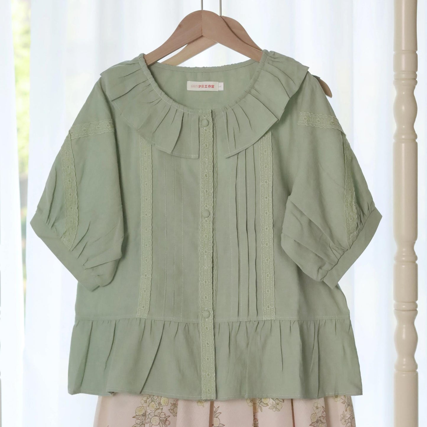 MIST - Spring Retro - Cotton Kawaii Lolita Shirt with Ruffled Neck and Lace Detail