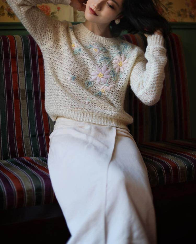 Wildflower embroidery retro knit