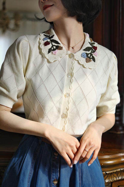 Grape embroidery knit blouse