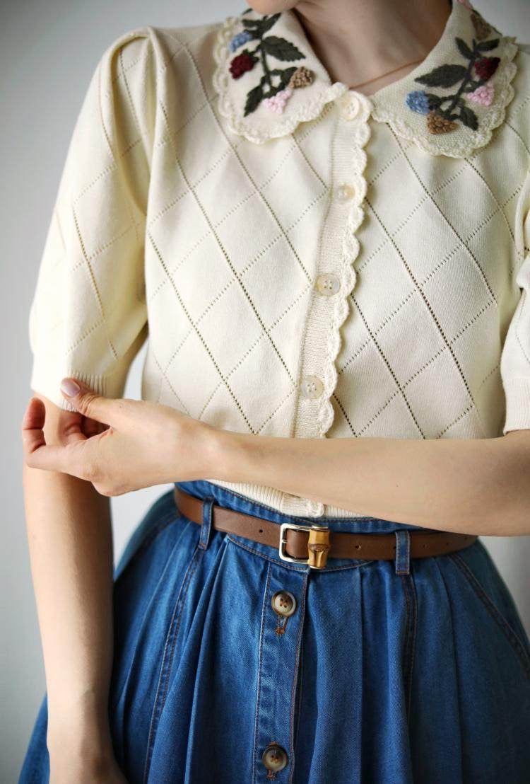 Grape embroidery knit blouse