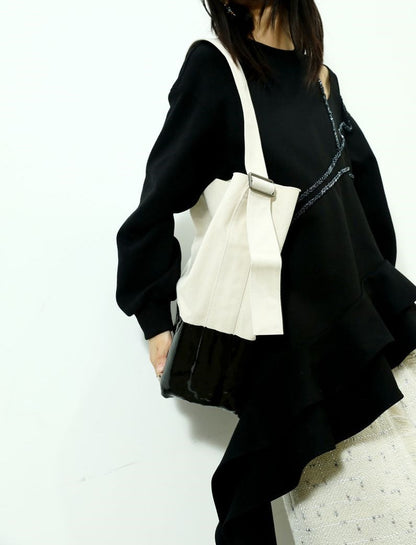 Nichi Asymmetry Conspicuous Shoulder-cut Knit