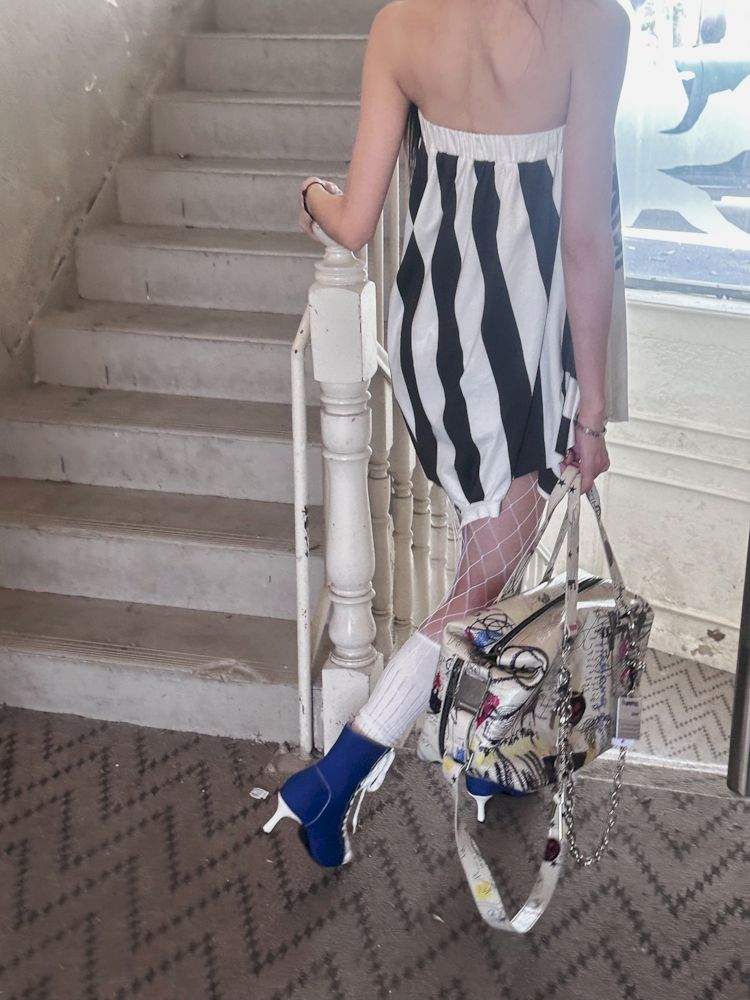 Graffiti art do old recycled material shoulder bag【s0000009564】