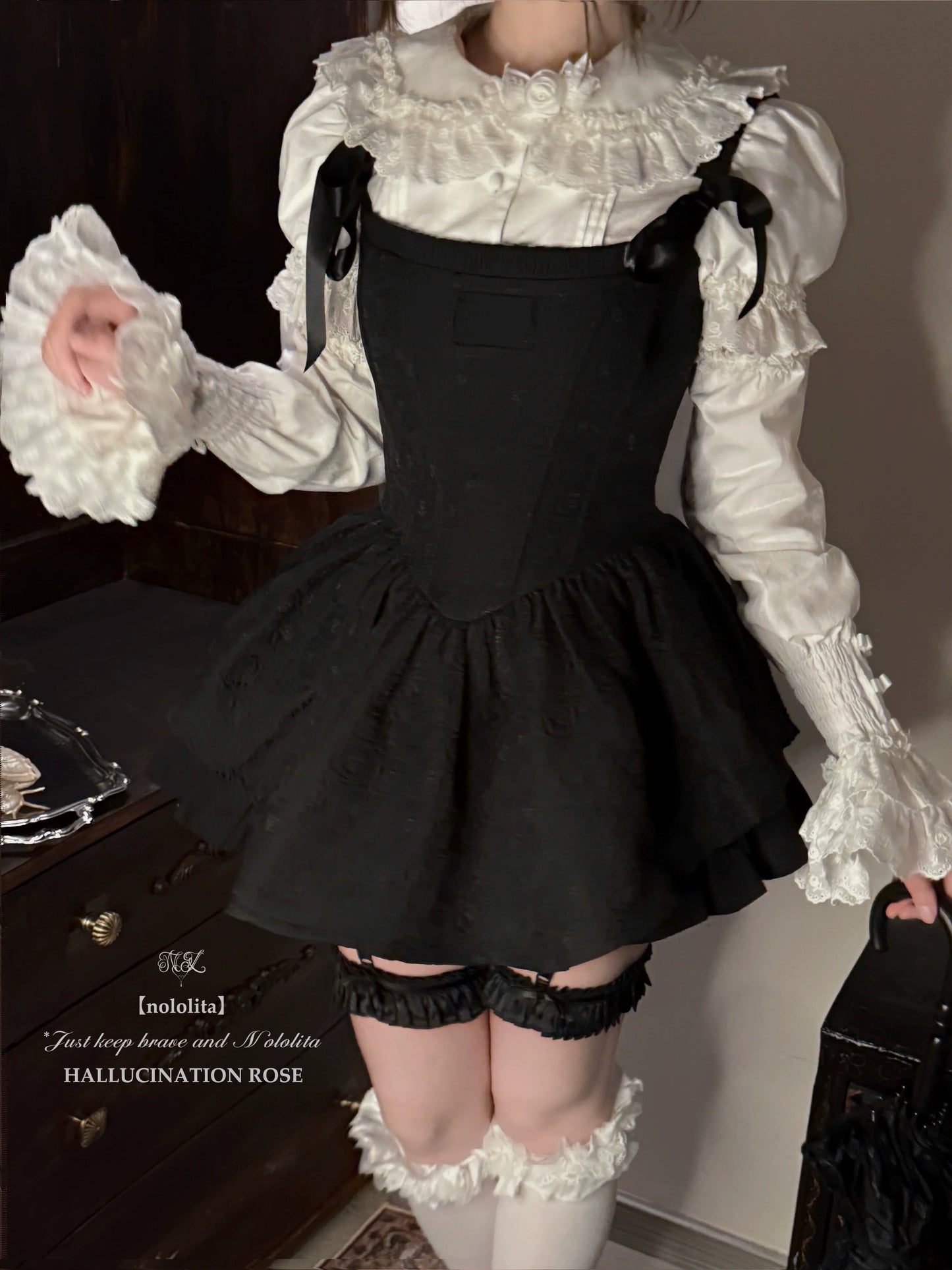Nololita - Nightingale - Old School Lolita Shirt with Detachable Sleeves