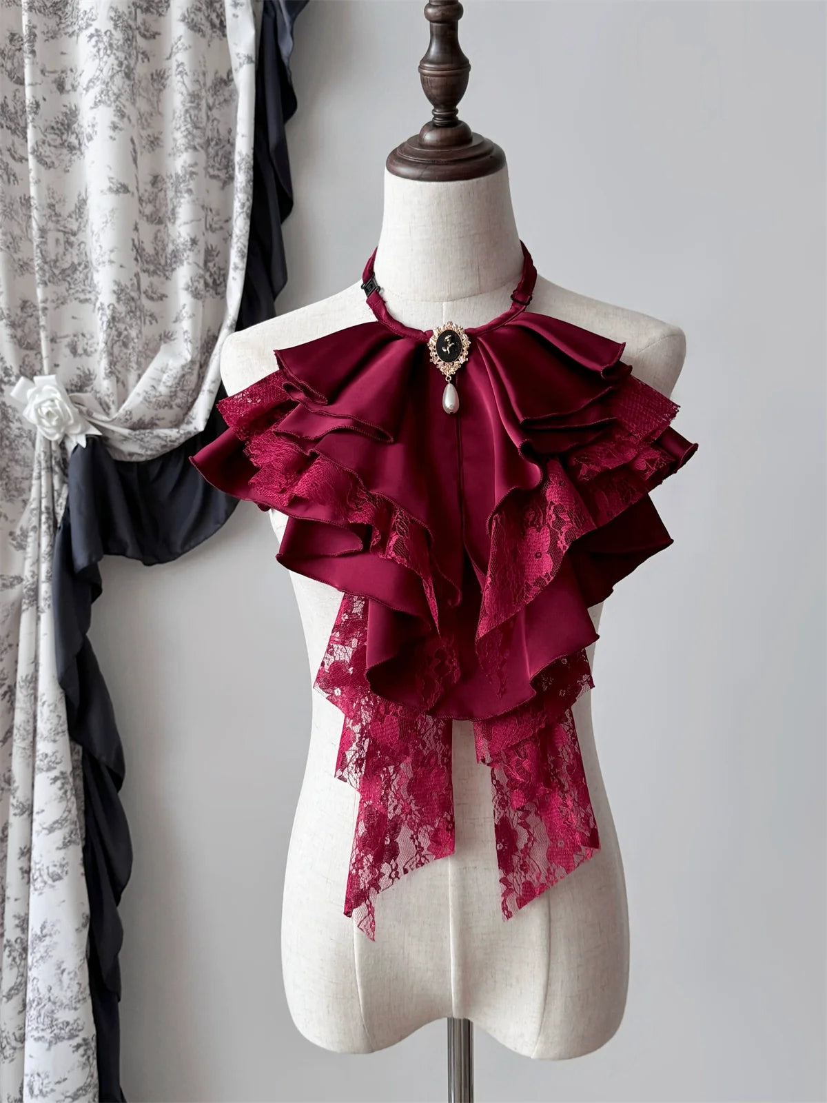 Muppet Mind Ben - Crow's Dinner - Gorgeous Lolita Jabot with Detachable Brooch