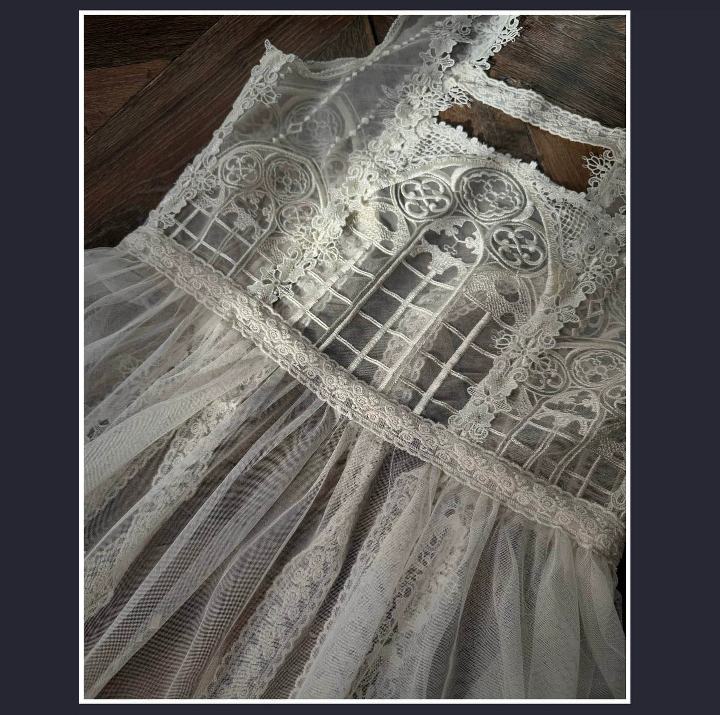 SUSIN - Night Traveler - Classic and Elegant Gothic Dress with Colorful Window Prints