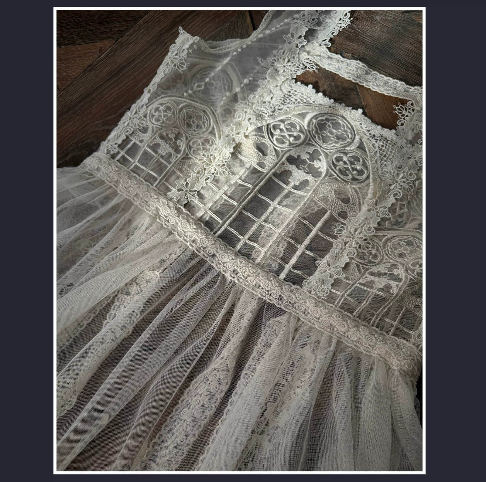 SUSIN - Night Traveler - Classic and Elegant Gothic Dress with Colorful Window Prints