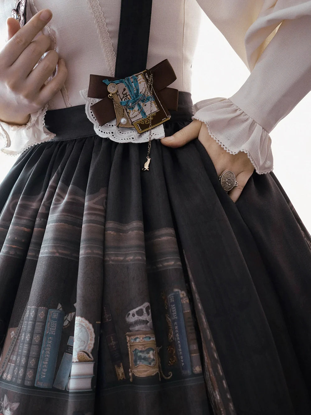 Miss Point - German Bookshelf - Classic Lolita SK, Detachable Suspenders