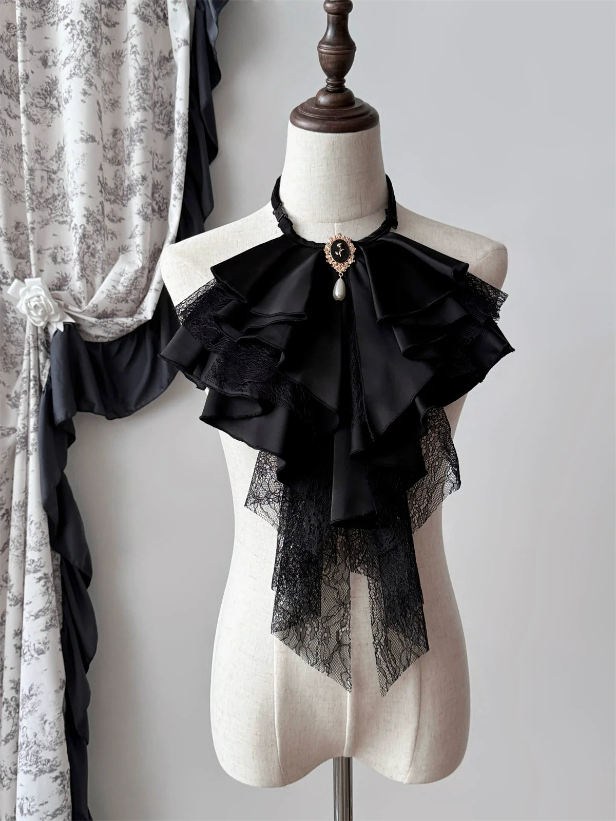 Muppet Mind Ben - Crow's Dinner - Gorgeous Lolita Jabot with Detachable Brooch