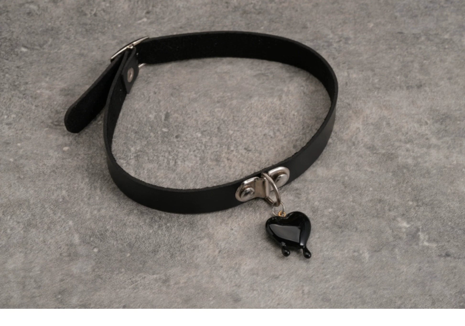 Strange Sugar - Gothic Lolita Choker Faux Leather Heart Pendant Necklace