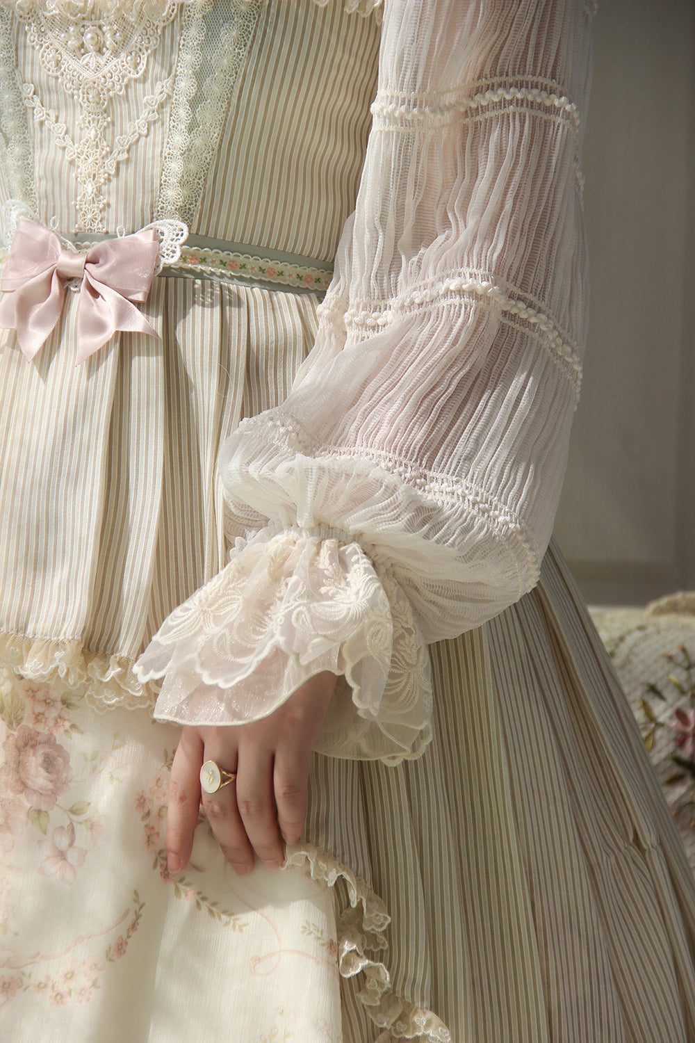 Miss Point - Retro Lolita Lace Long Sleeve Blouse