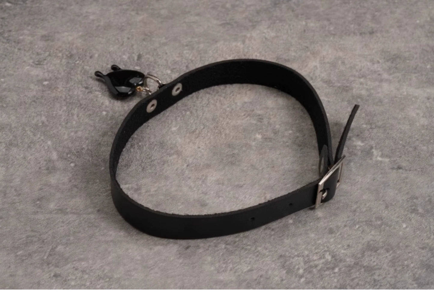 Strange Sugar - Gothic Lolita Choker Faux Leather Heart Pendant Necklace