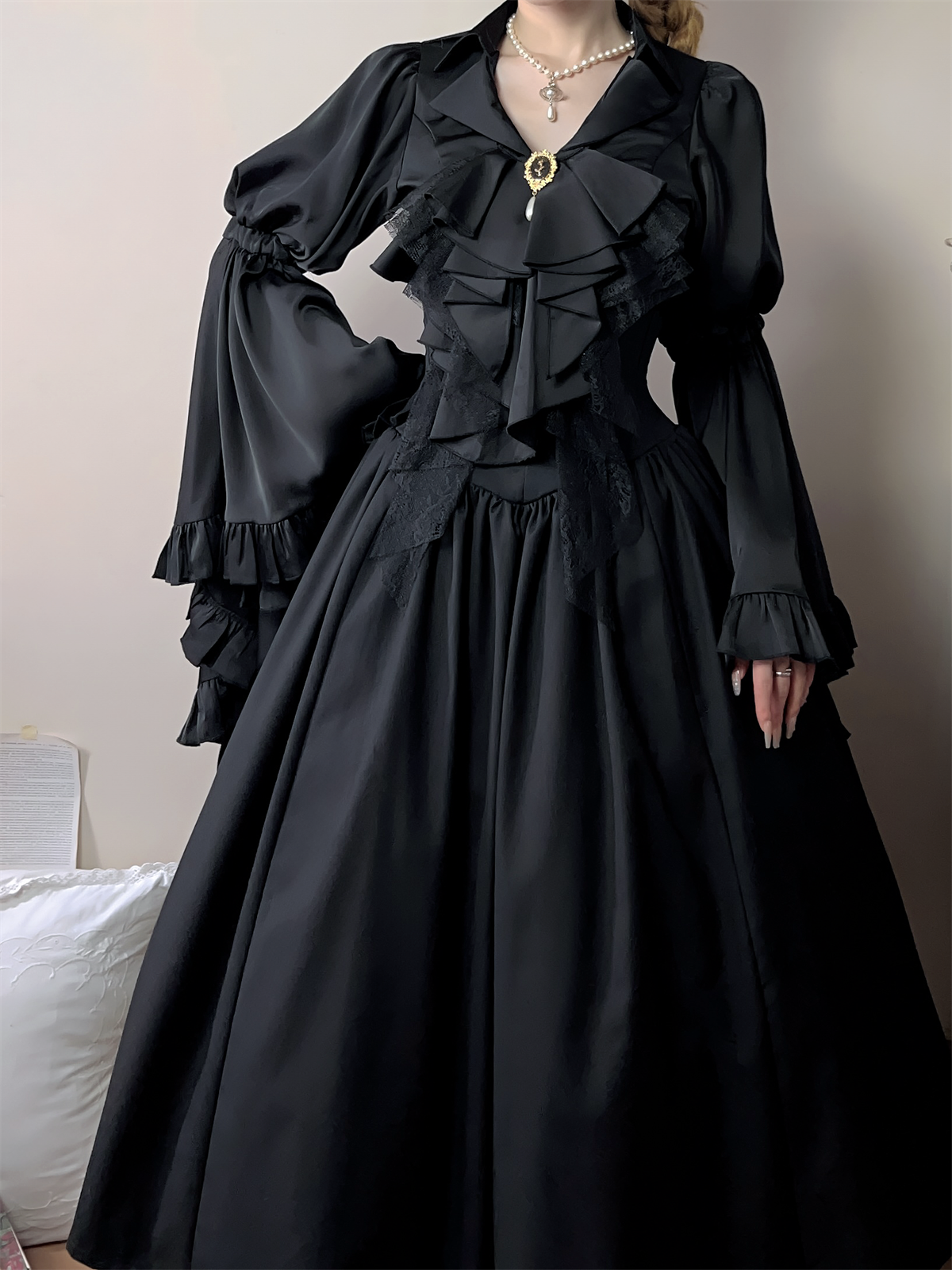 Muppet Mind Ben - Crow's Dinner - Gorgeous Lolita Jabot with Detachable Brooch