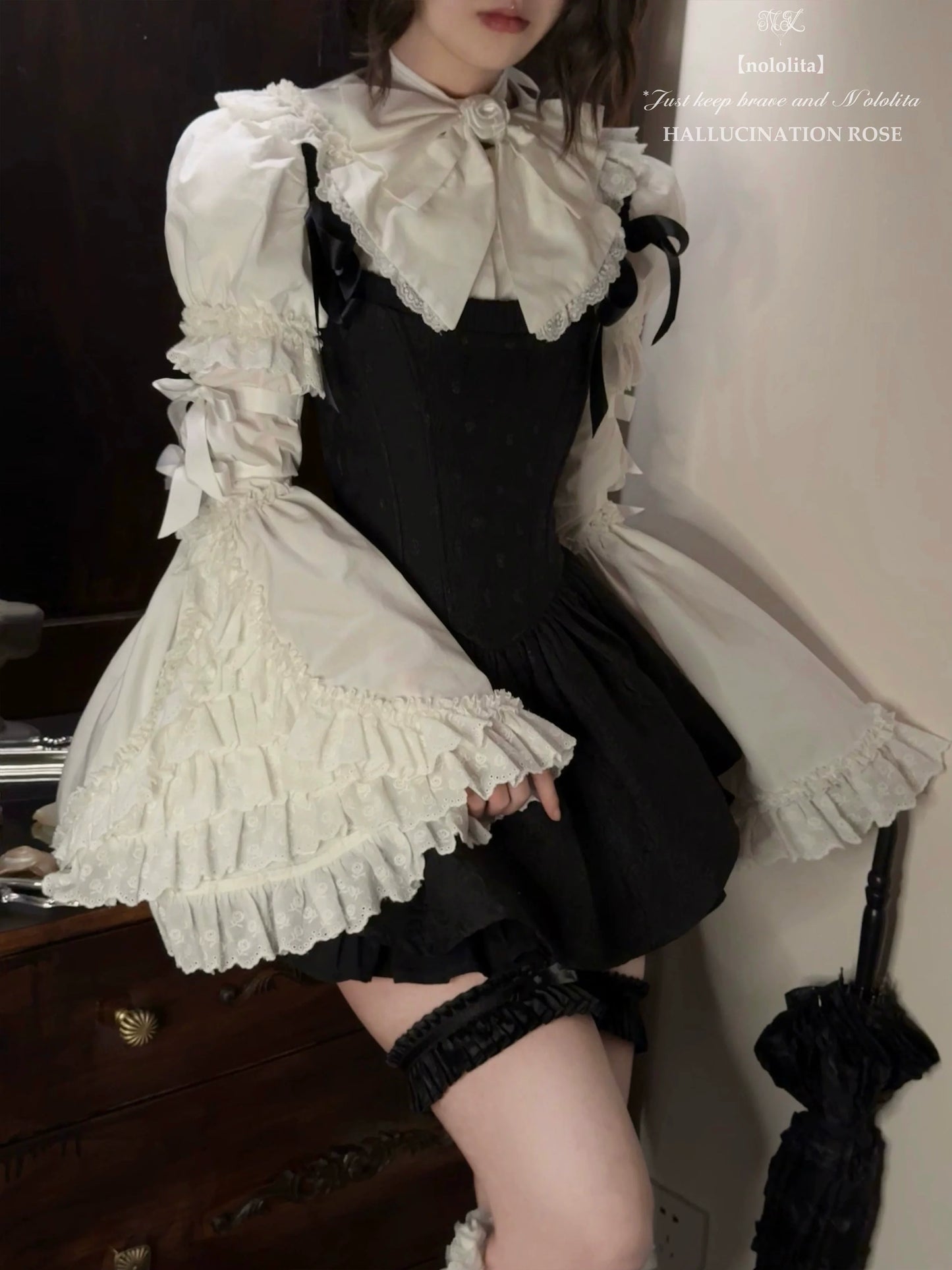 Nololita - Nightingale - Old School Lolita Shirt with Detachable Sleeves