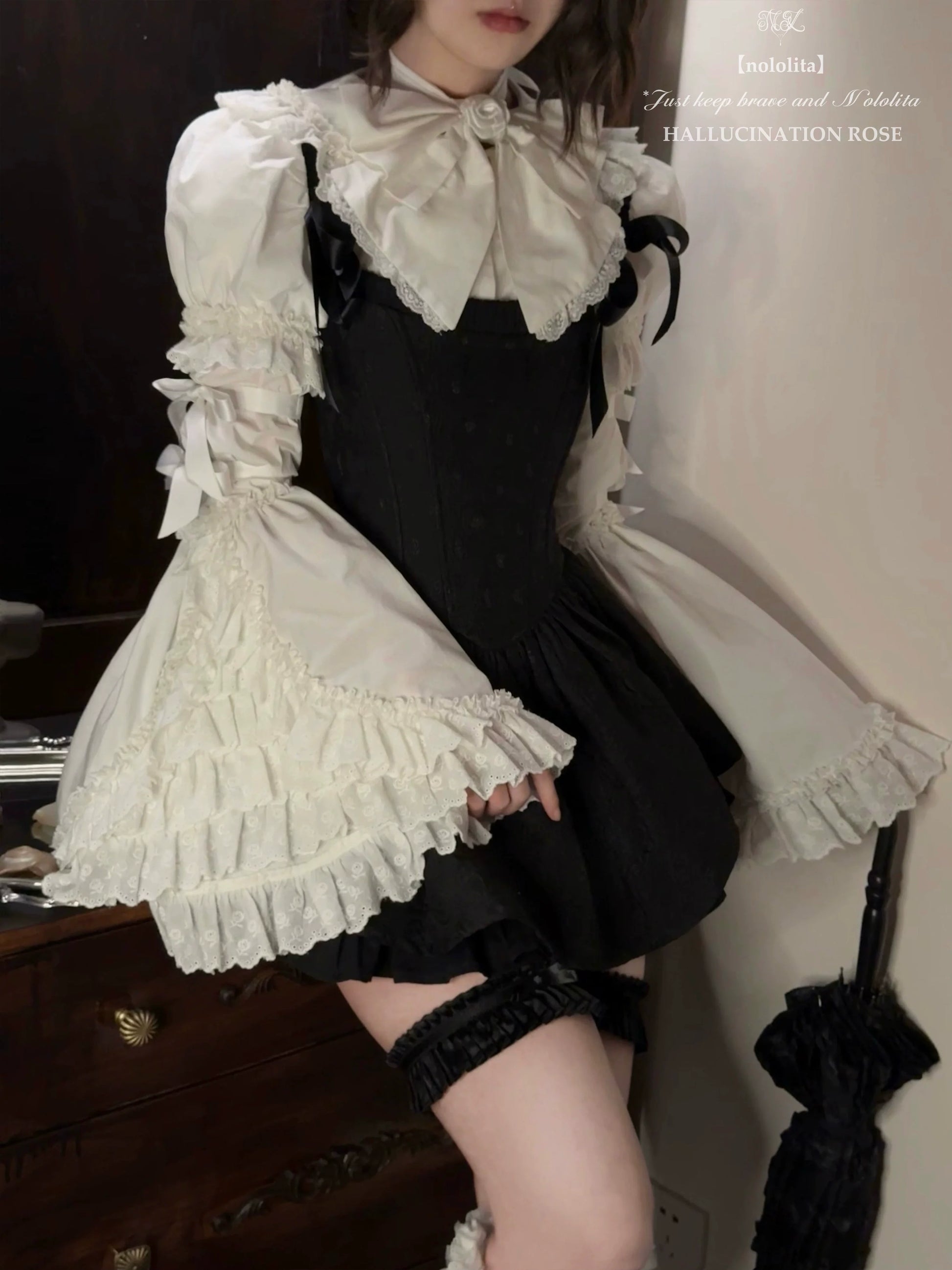 Nololita - Nightingale - Old School Lolita Shirt with Detachable Sleeves