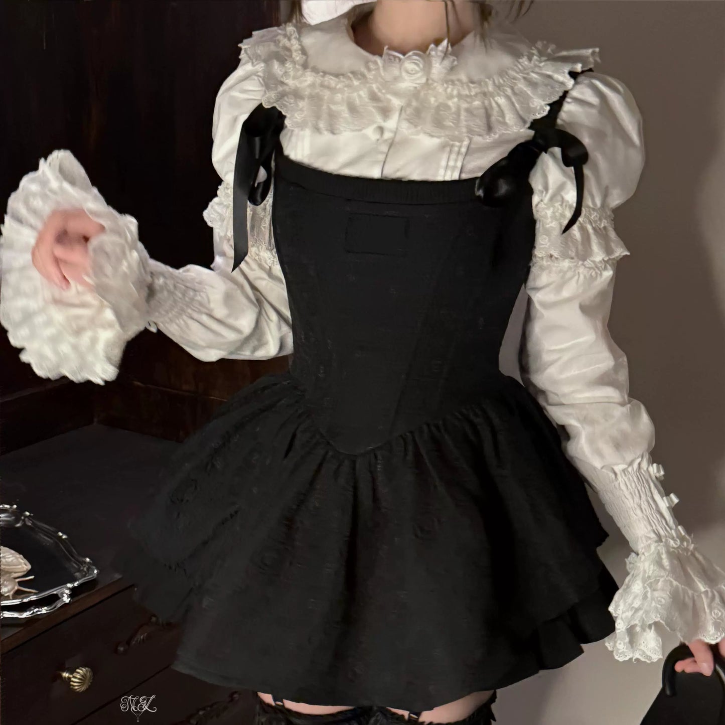 Nololita - Nightingale - Old School Lolita Shirt with Detachable Sleeves