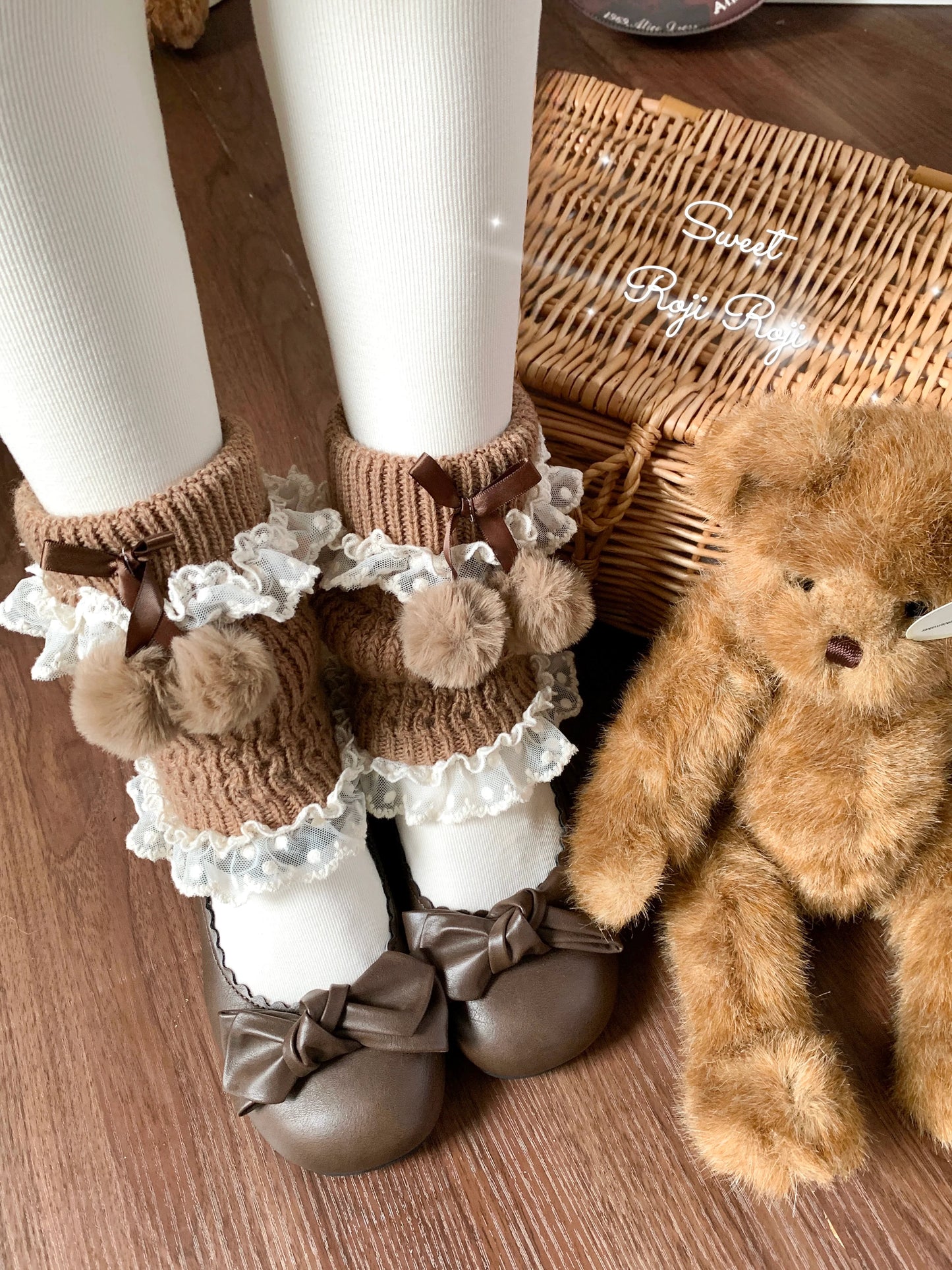 Roji Roji - Kawaii Lolita Wool Leg Warmers, Pom-Pom Accented Bow