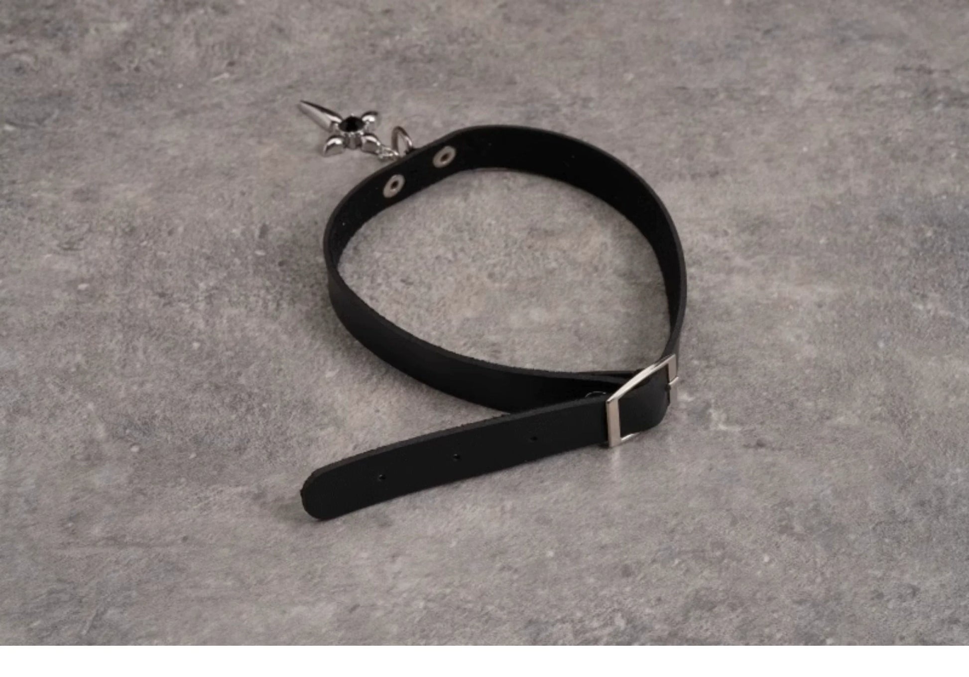 Strange Sugar - Gothic Lolita Choker Faux Leather Heart Pendant Necklace