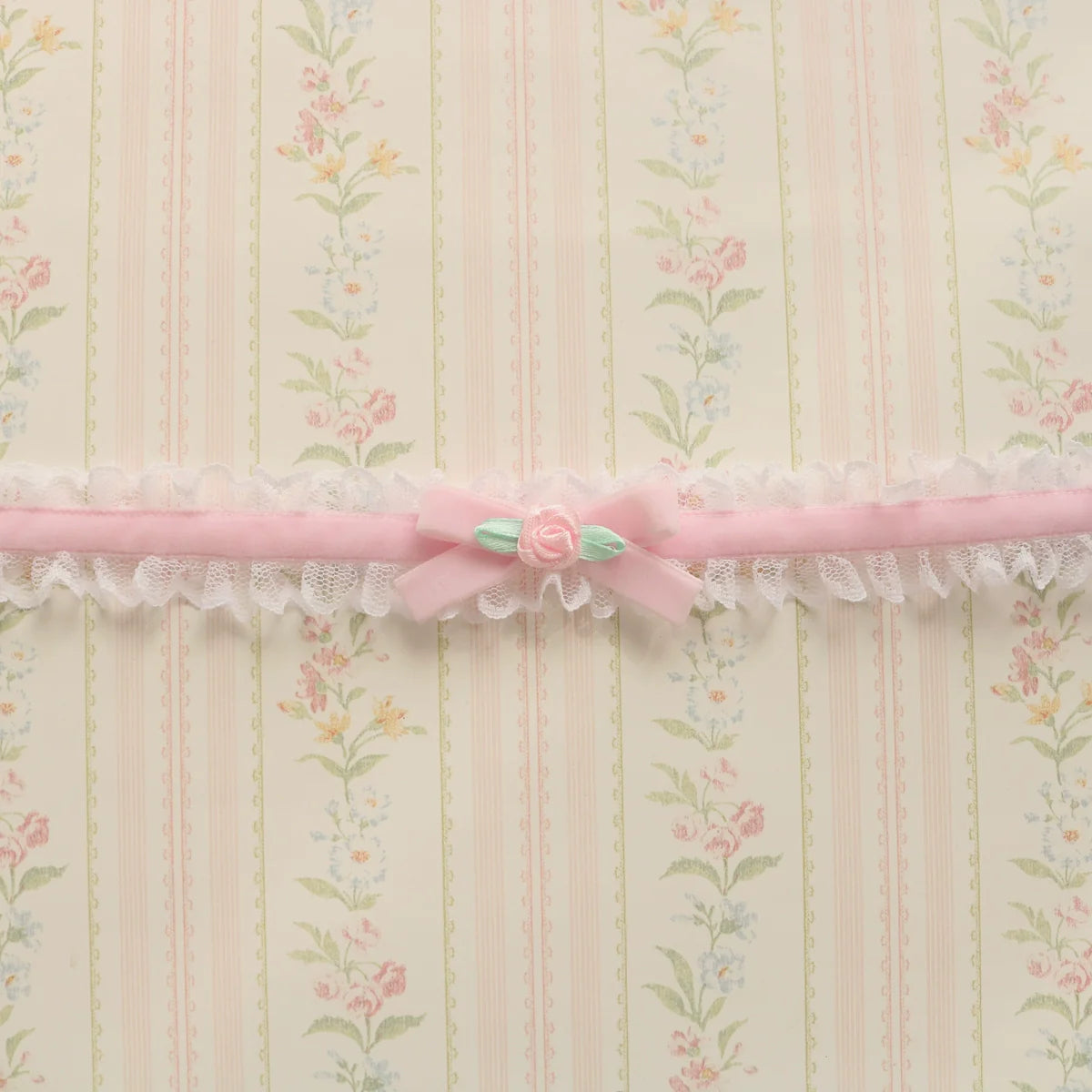 Creamy Bubbles - Sweet Lolita Choker Vintage Lace Rose Handmade Necklace