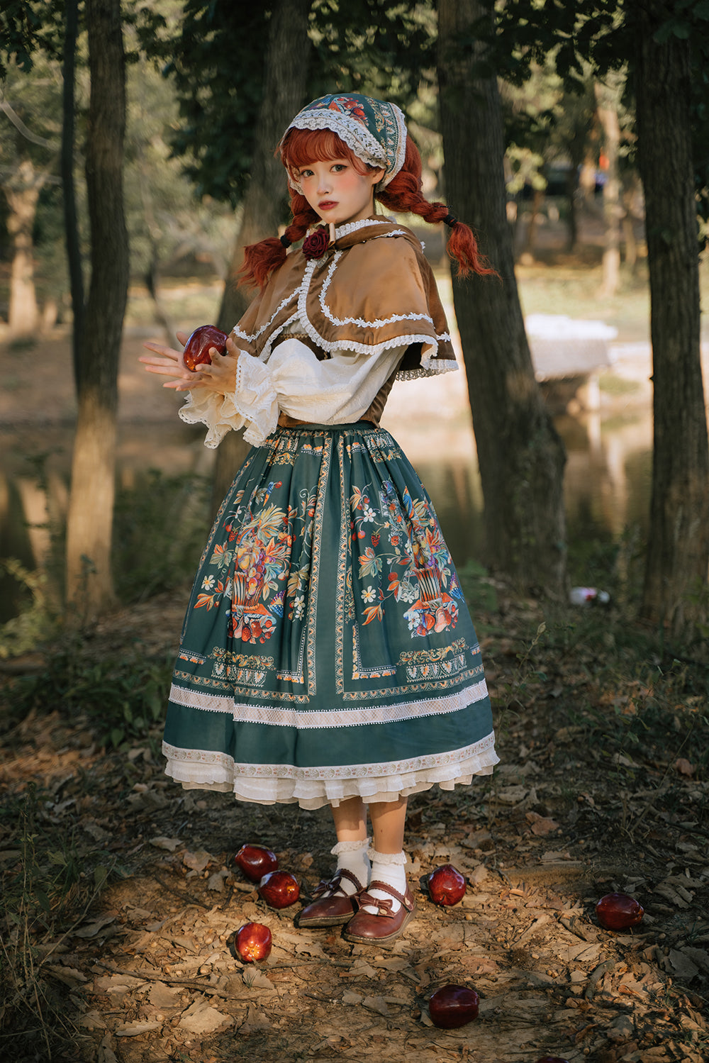Miss Point - Praise of Abundance - Bavarian Style Lolita Velvet Hooded Cape