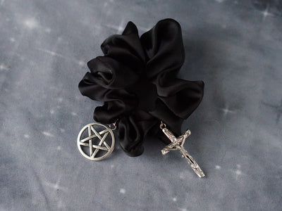 Strange Sugar - Gothic Lolita Black Hardware Skull Spider Hairband