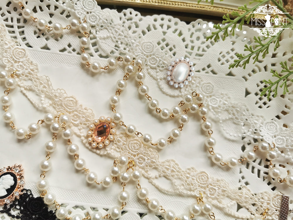 Miss Point - The Sally Gardens - Elegant Lolita Lace Choker and Brooch