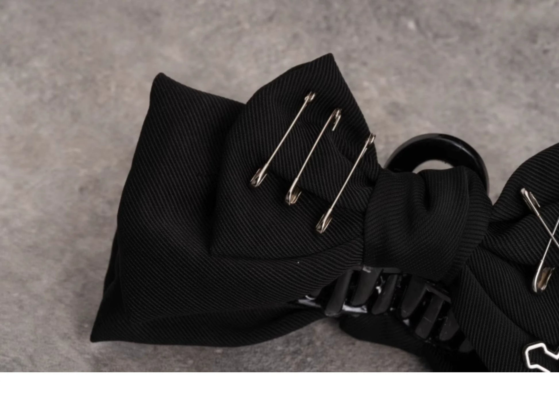 Strange Sugar - Gothic Lolita Claw Clip Cross Chain Bow Hair Accessory