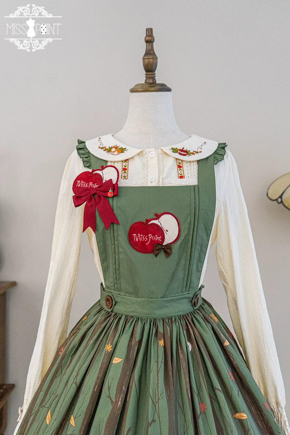 Miss Point - Chuby Box in the Forest - Elegant Lolita Necklace Brooch KC Beret Accessories