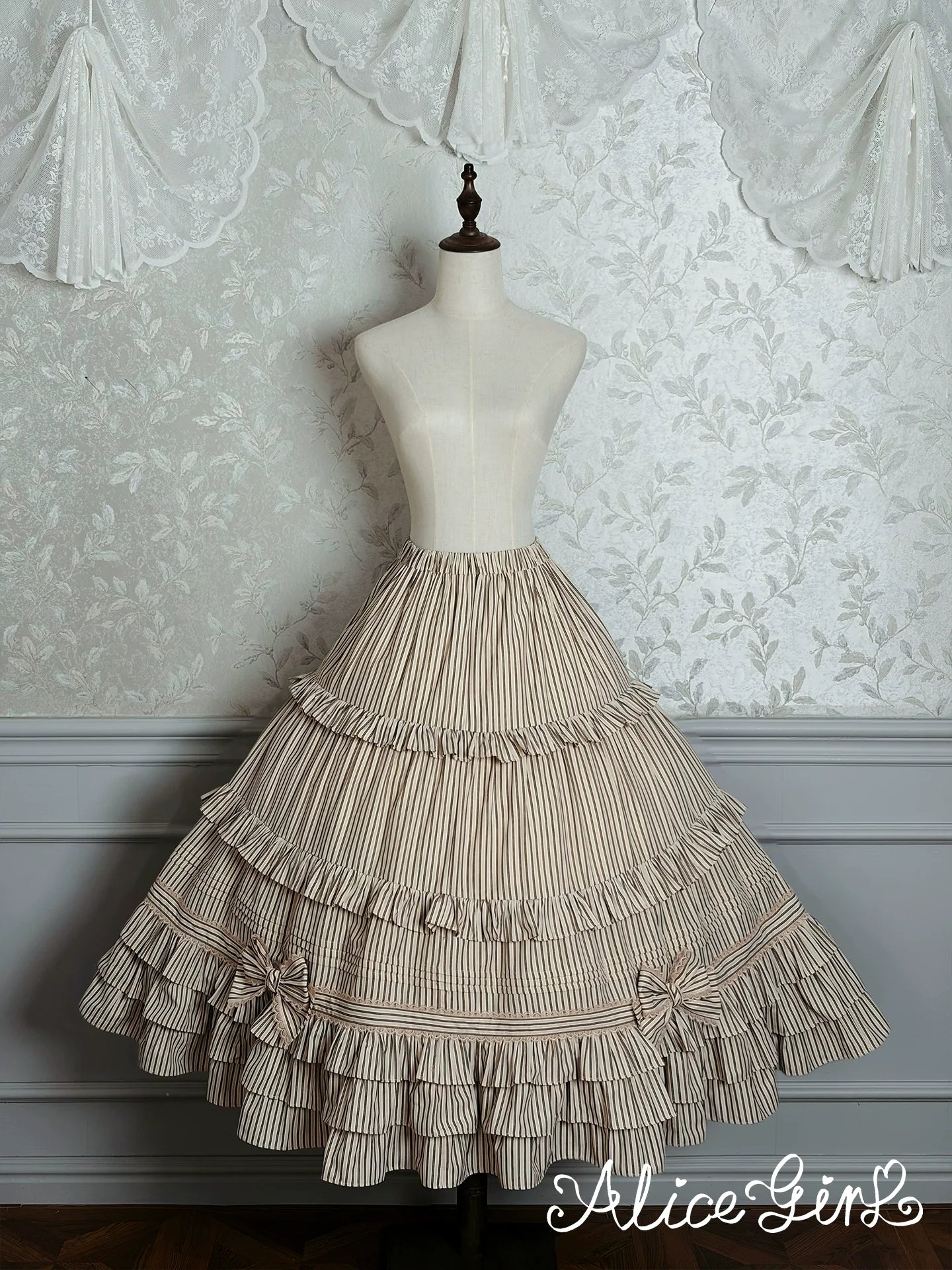 Alice Girl - Duke of Victoria - Classic Lolita SK & Overskirt Set